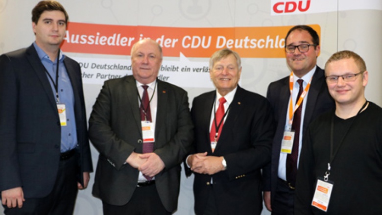 Helmut Sauer mit Heinrich Zertik MdB, dem Vorsitzenden des Netzwerks Aussiedler in der CDU, am Aussiedler-Stand