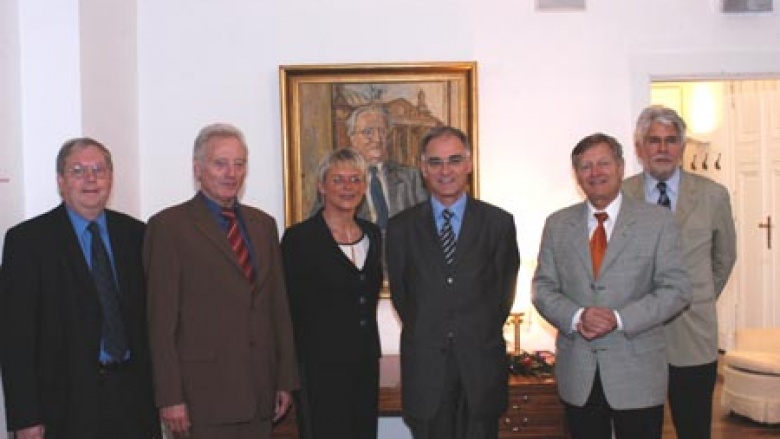 Unser Bild zeigt (v.l.n.r.) Jochen- Konrad Fromme MdB und Erwin Marschewski MdB gemeinsam mit Helmut Sauer (2.v.r ) und Dr. Byrt in der Mitte.